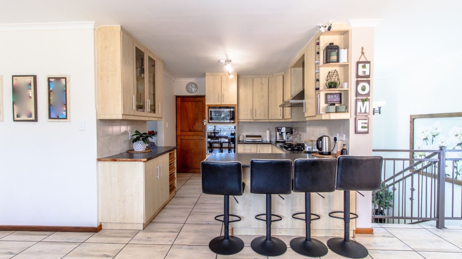 4 Bedroom Property for Sale in Middedorp Western Cape
